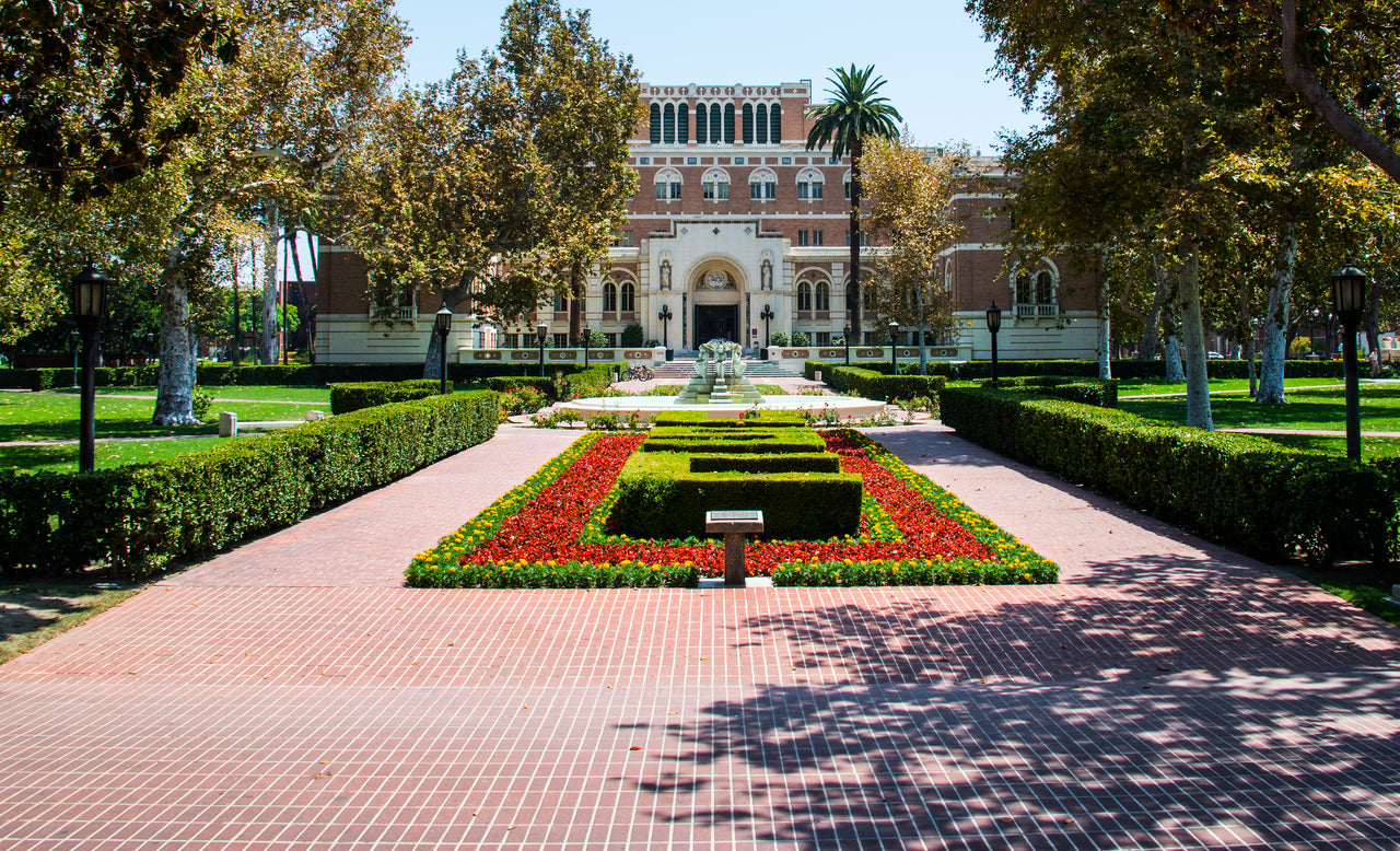  Photo of Doheny Library at USC
